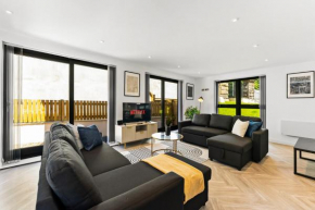 Spacious Leeds Apartment - Parking